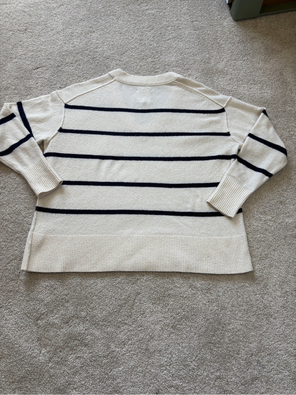 Aerie unREAL V-Neck Striped Sweater - Whit Navy Size Small - Picture 9 of 9